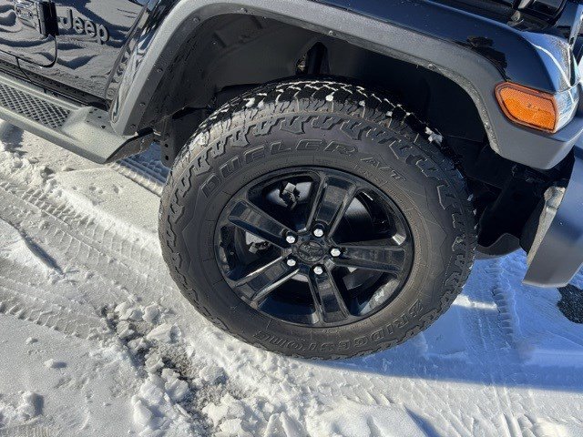 Used 2023 Jeep Wrangler Unlimited Sahara image 36