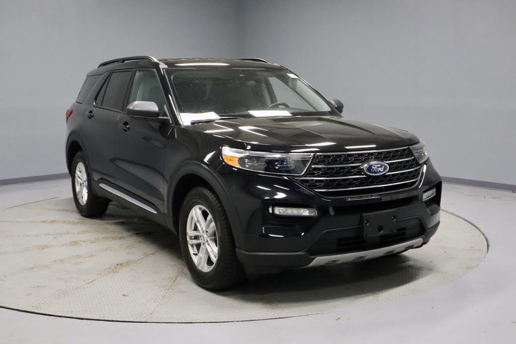 Certified 2022 Ford Explorer XLT w/ Equipment Group 202A AWD/4WD image 7