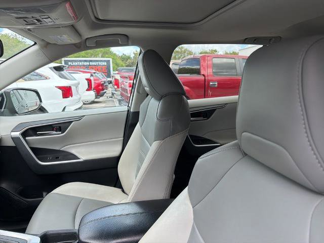 Used 2019 Toyota RAV4 XLE Premium FWD image 10