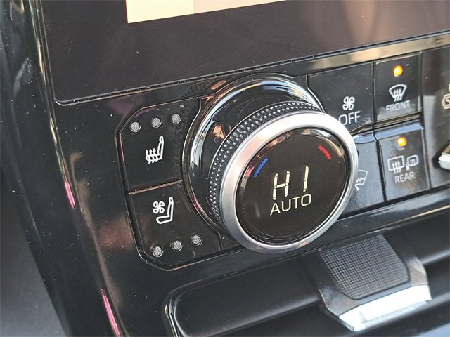 Used 2024 Toyota Highlander Platinum image 18