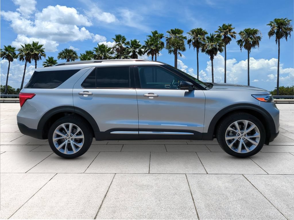 Certified 2022 Ford Explorer Platinum w/ Equipment Group 601A AWD/4WD image 9