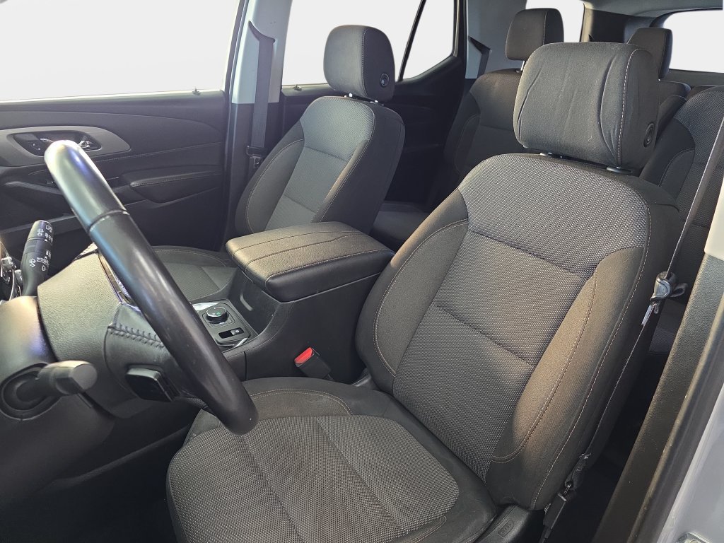 Used 2020 Chevrolet Traverse LT FWD image 13