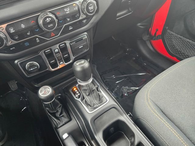 Used 2025 Jeep Wrangler Unlimited Sahara AWD/4WD image 15