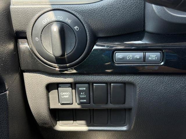 Used 2021 Nissan Titan SV w/ SV Convenience Package AWD/4WD image 19