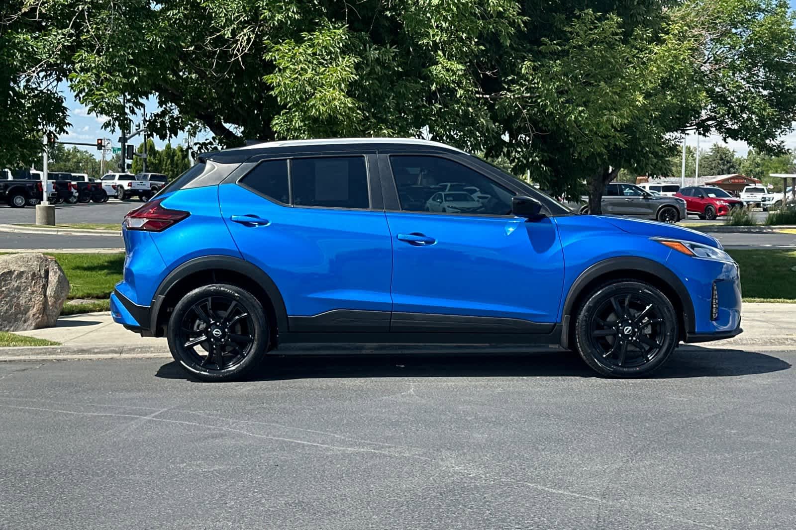Used 2022 Nissan Kicks SV FWD image 8