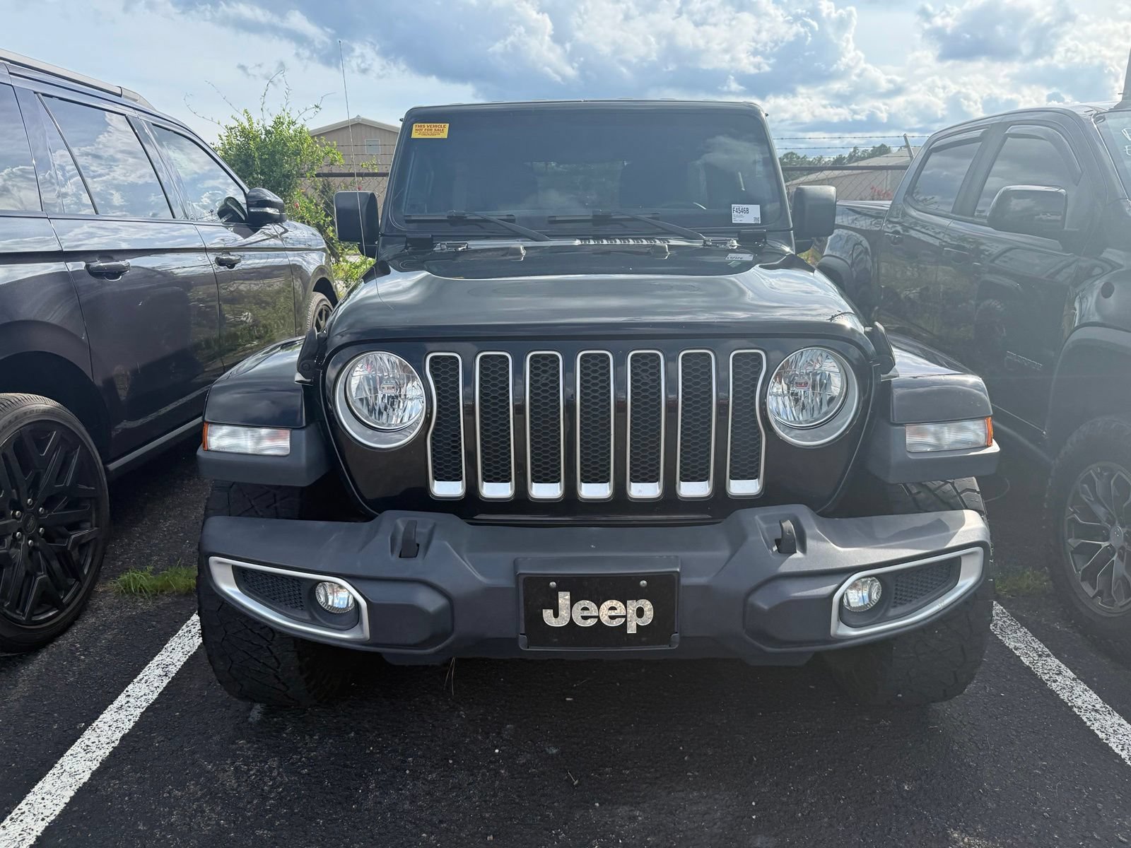 Used 2019 Jeep Wrangler Unlimited Sahara AWD/4WD image 2
