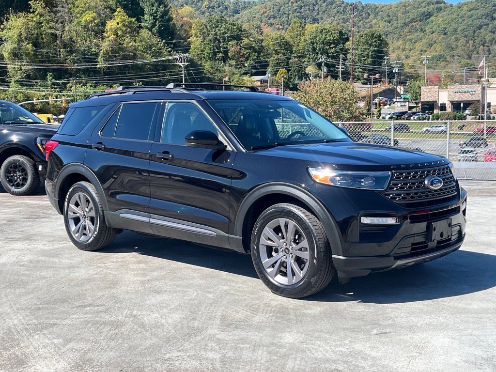 Certified 2022 Ford Explorer XLT w/ Equipment Group 202A
