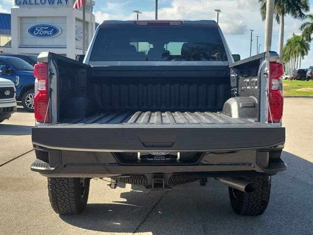 Used 2025 Chevrolet Silverado 2500 Custom w/ Custom Blackout Package AWD/4WD image 9