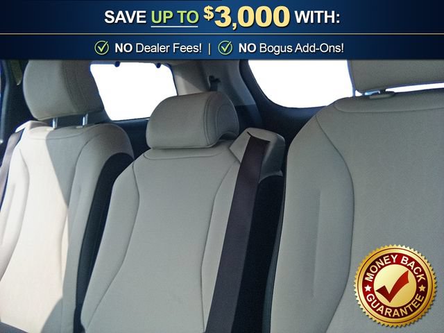 Used 2025 Kia Carnival EX FWD image 21
