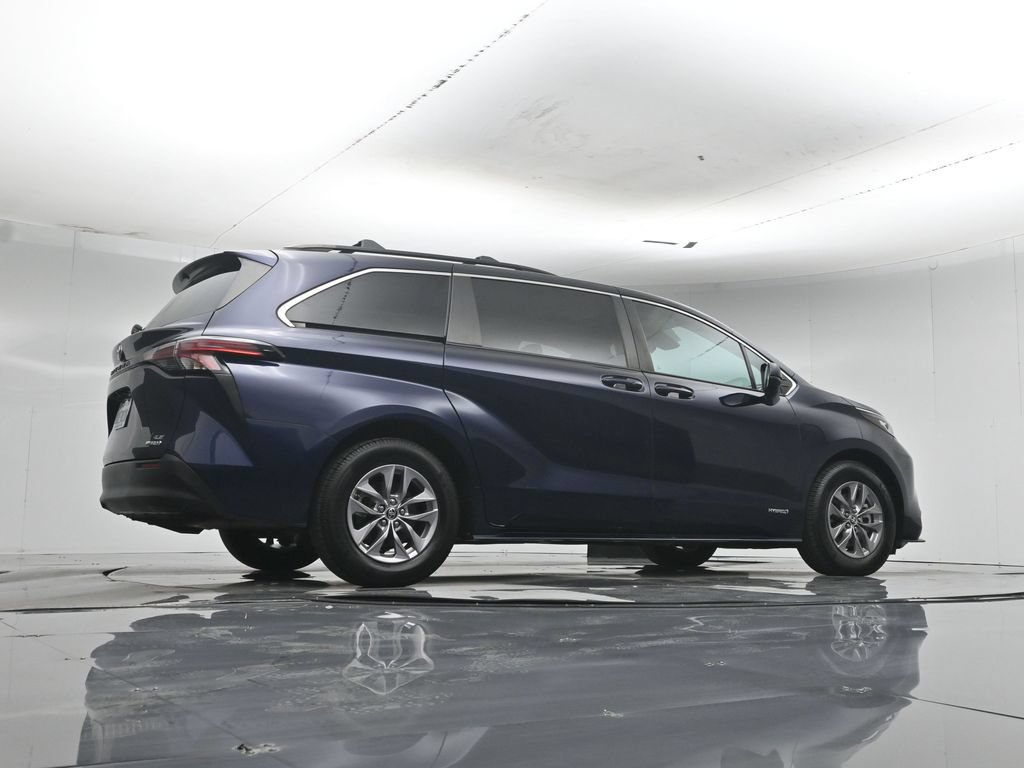 Used 2021 Toyota Sienna LE w/ LE Plus Package FWD image 53