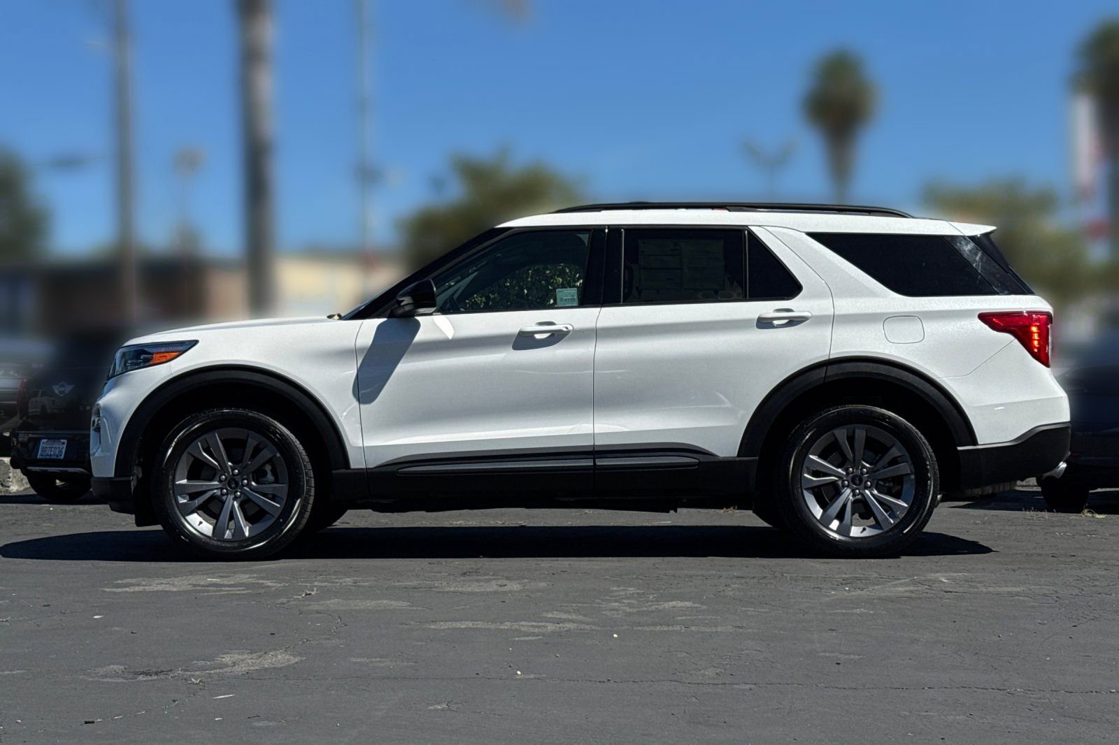 Certified 2022 Ford Explorer XLT w/ Equipment Group 202A AWD/4WD image 35