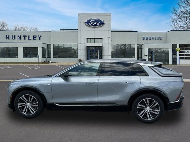 Used 2024 Cadillac Lyriq Luxury AWD/4WD image 7