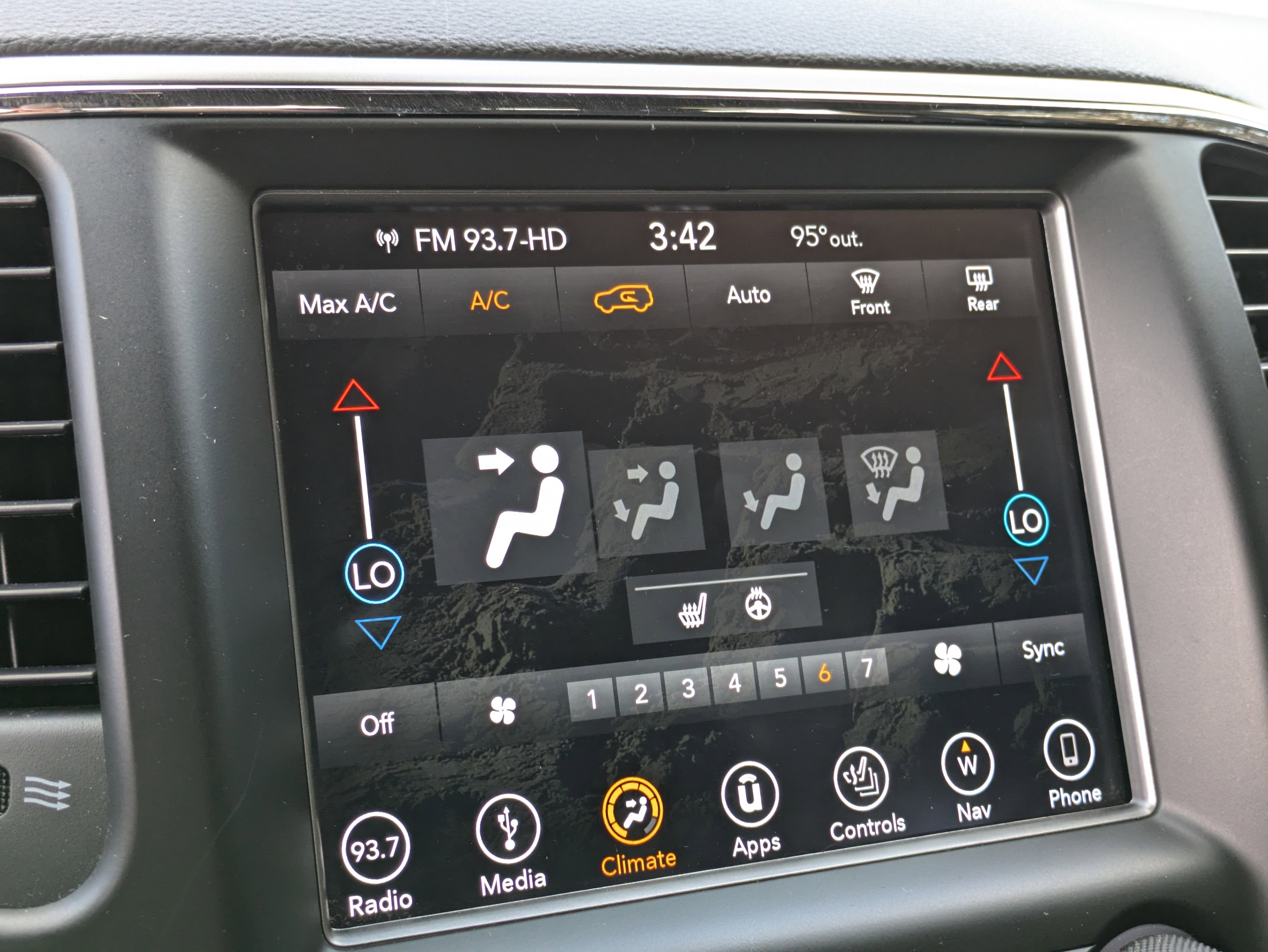 Used 2018 Jeep Grand Cherokee Laredo image 31