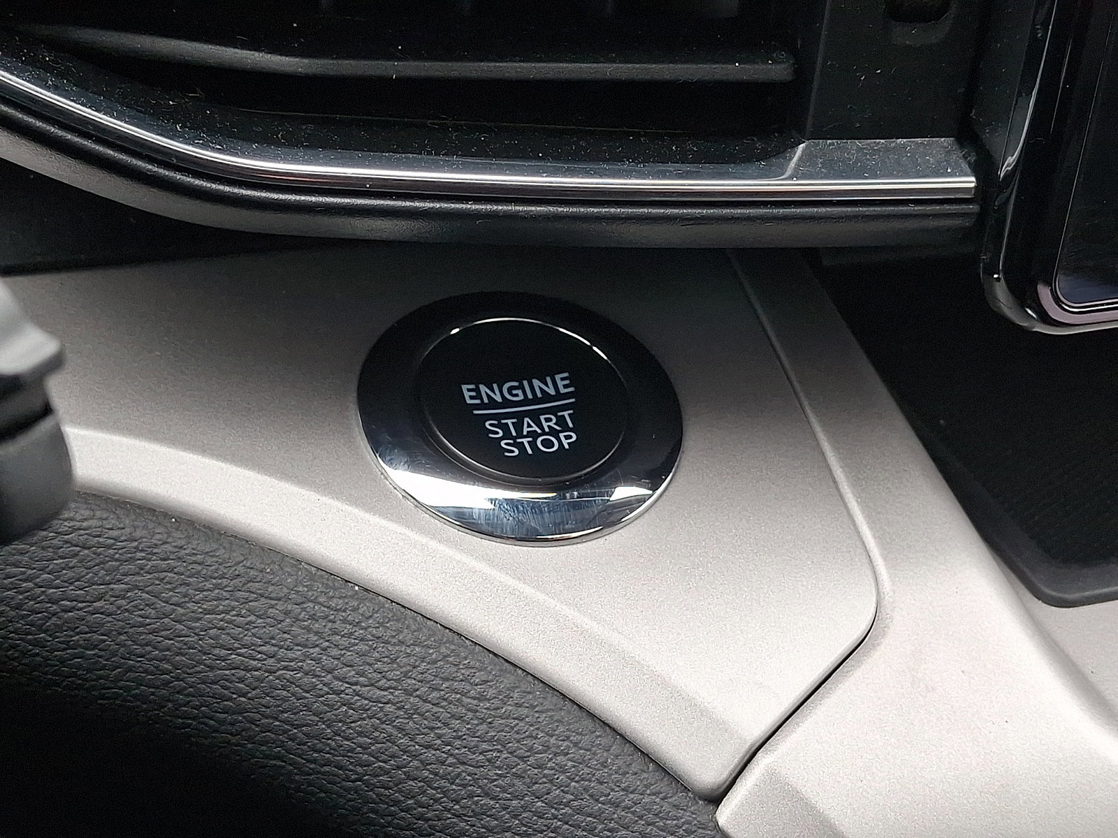 Certified 2023 Ford Explorer XLT w/ Equipment Group 202A image 31