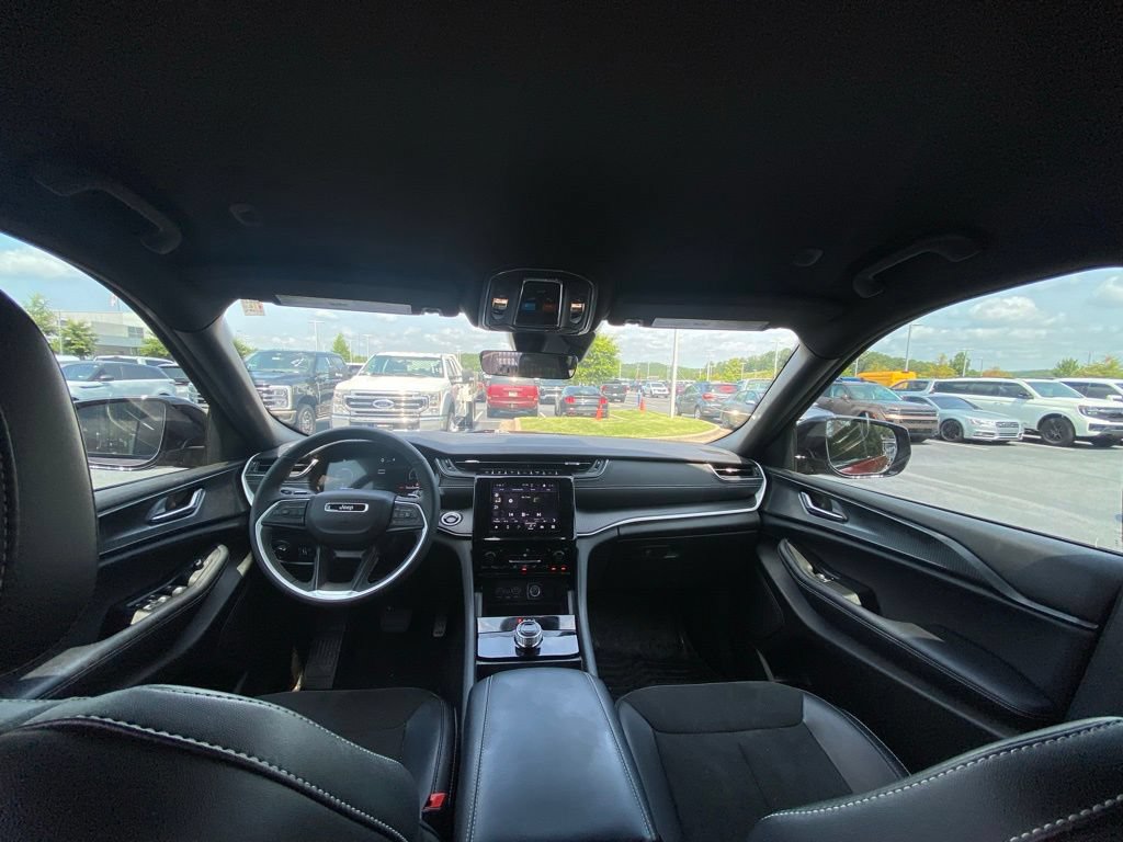 Used 2025 Jeep Grand Cherokee Altitude AWD/4WD image 25