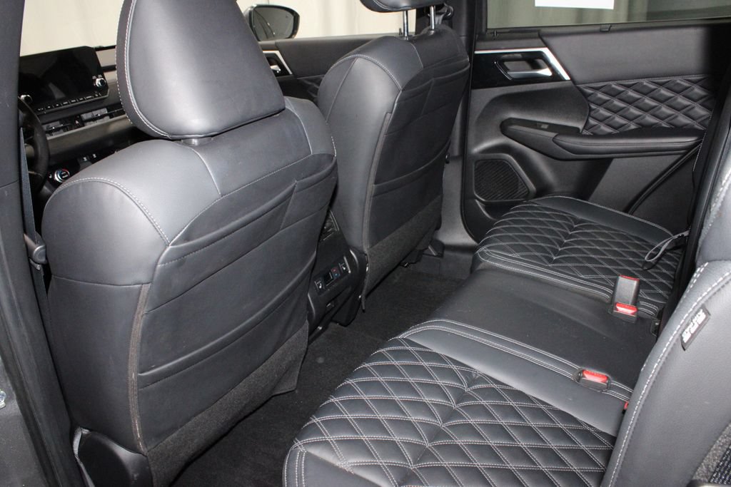 Used 2023 Mitsubishi Outlander SEL AWD/4WD image 20