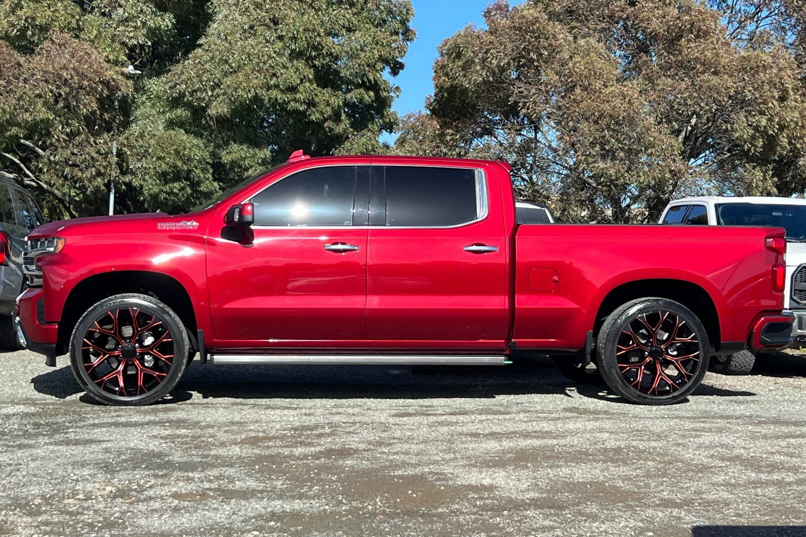 Used 2020 Chevrolet Silverado 1500 High Country w/ Technology Package image 2