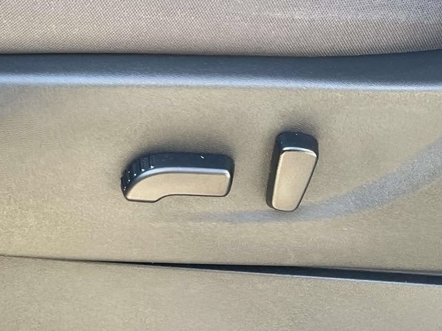 Used 2024 Nissan Frontier SV RWD image 16