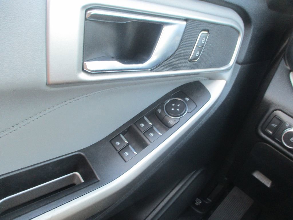 Certified 2022 Ford Explorer XLT w/ Equipment Group 202A image 16