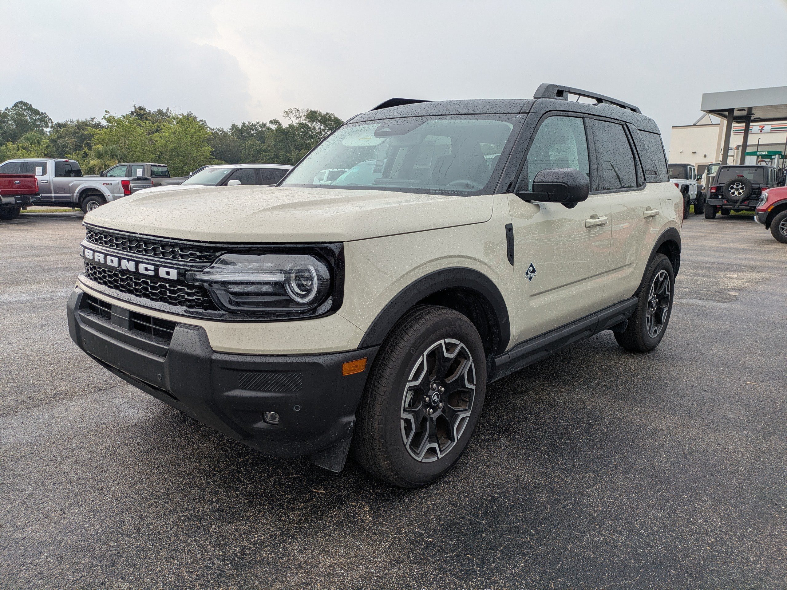 Certified 2025 Ford Bronco Sport Outer Banks w/ Outer Banks Tech Package+ AWD/4WD image 8