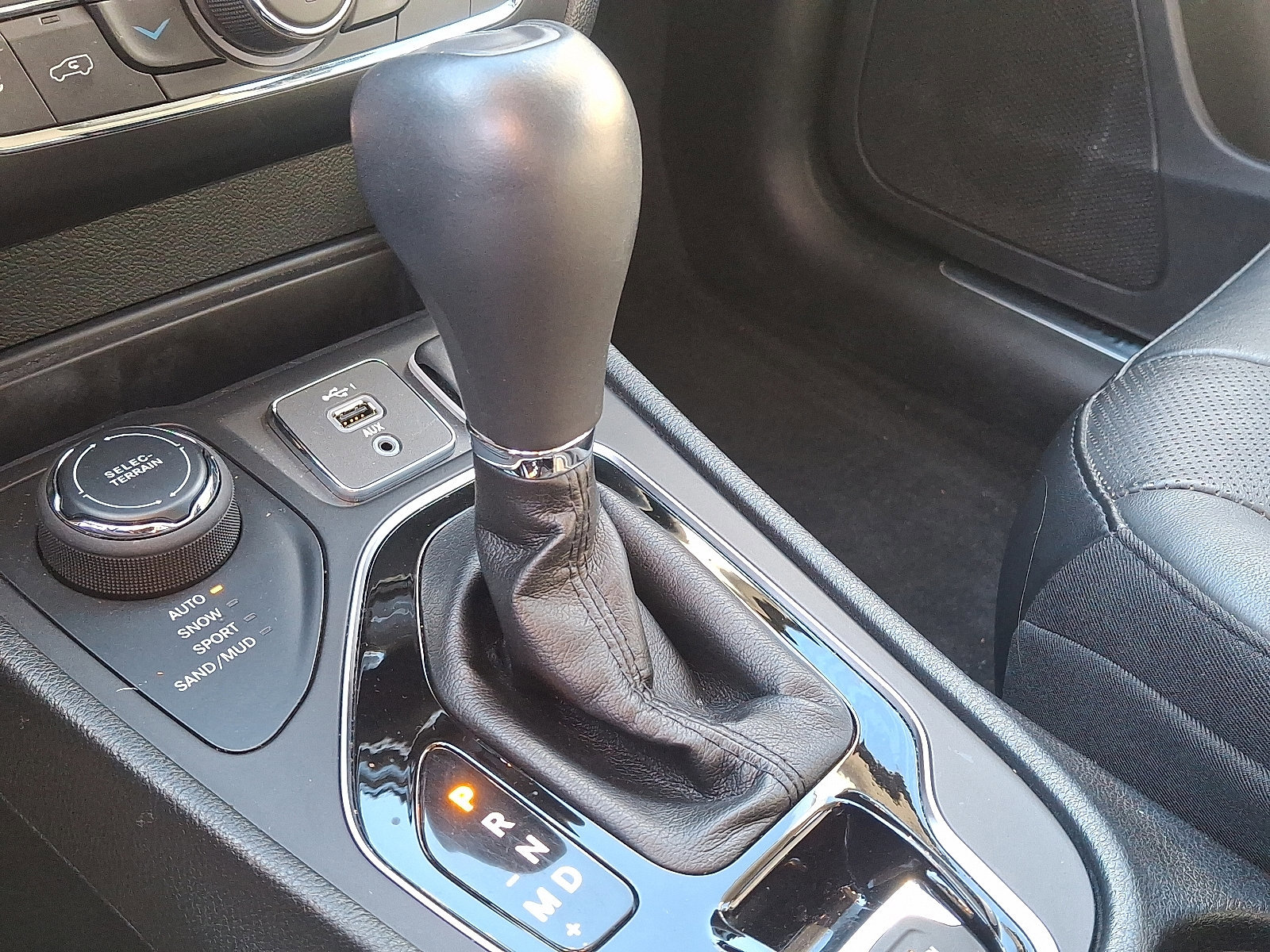 Used 2019 Jeep Cherokee Limited image 14