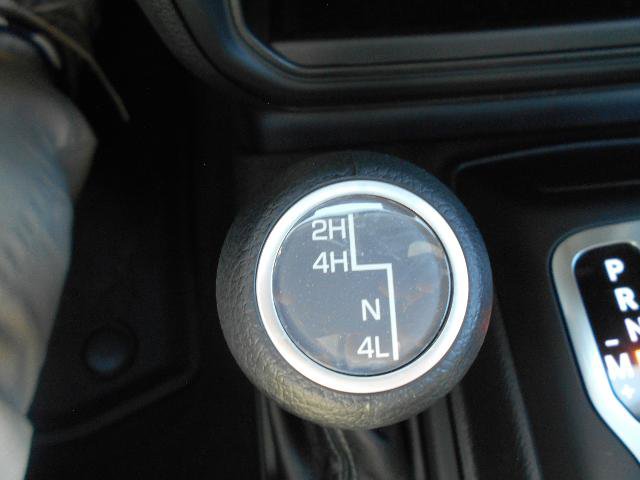 Used 2025 Jeep Wrangler Unlimited Sport AWD/4WD image 12