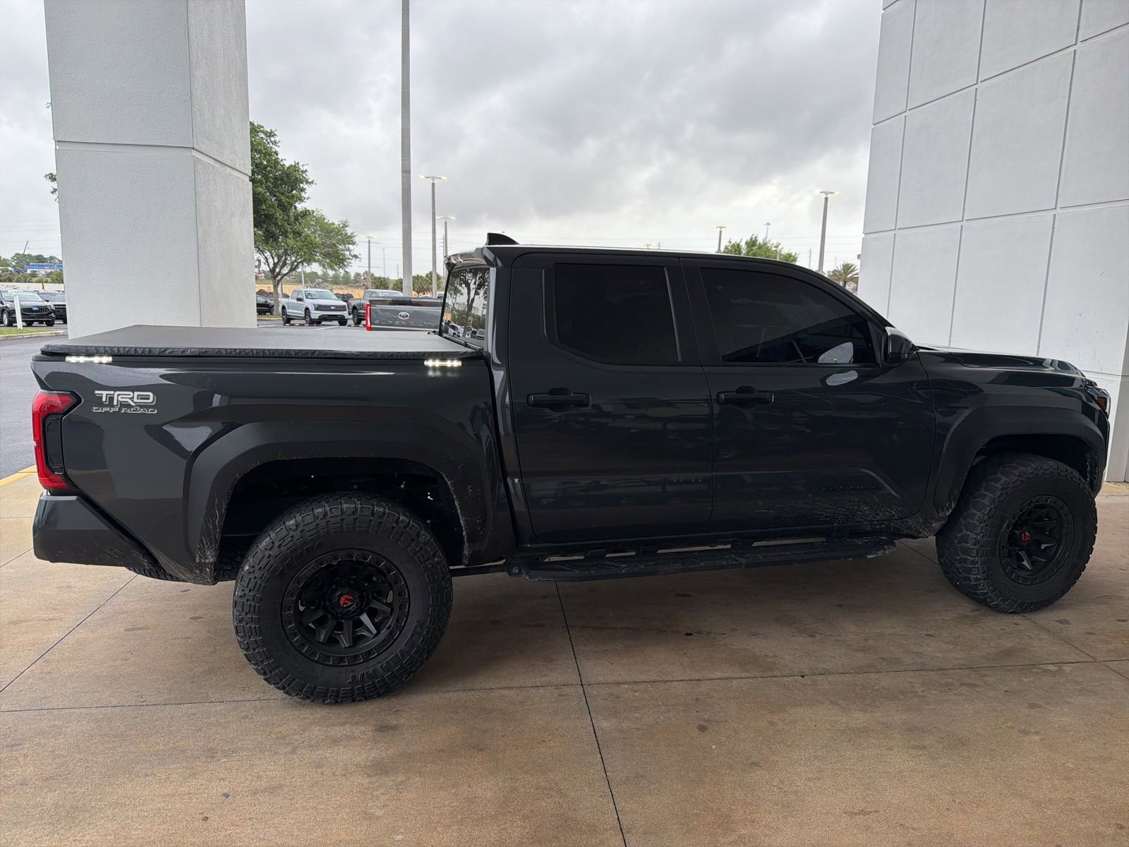 Used 2025 Toyota Tacoma TRD Off-Road image 4