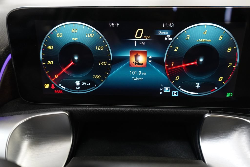 Used 2023 Mercedes-Benz GLB 250 4MATIC image 34