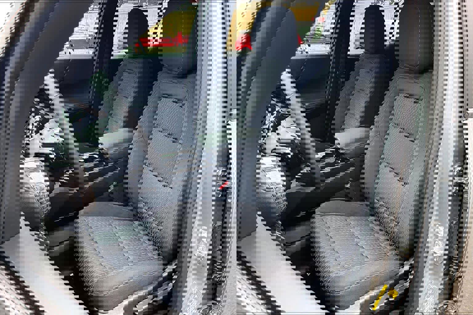 Used 2025 Chevrolet Equinox LT image 7