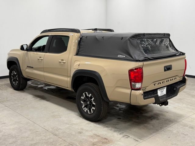 Used 2017 Toyota Tacoma TRD Off-Road image 9