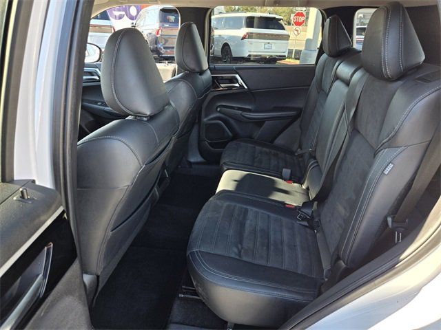 Used 2024 Mitsubishi Outlander SE image 11