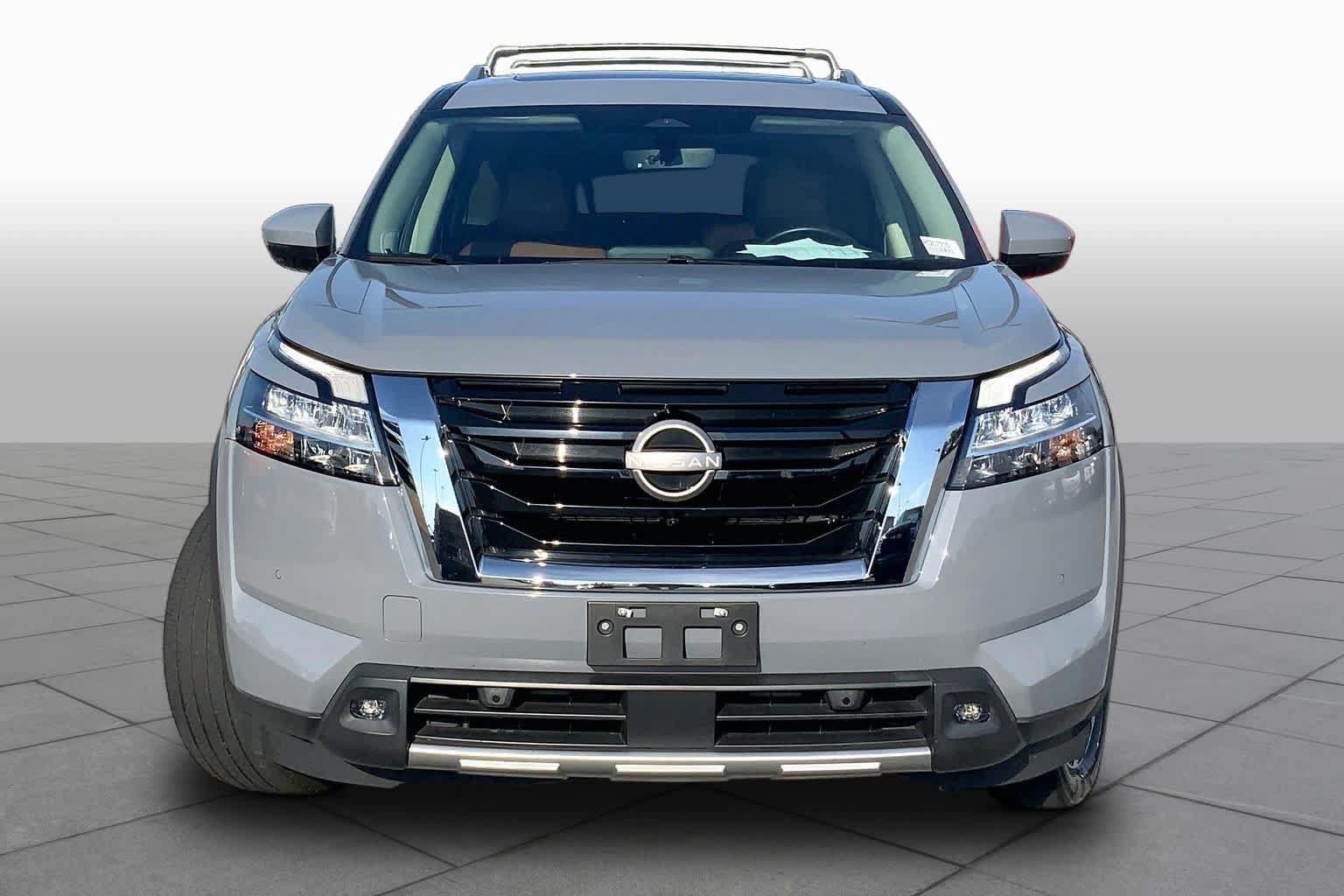 Used 2023 Nissan Pathfinder Platinum AWD/4WD image 4
