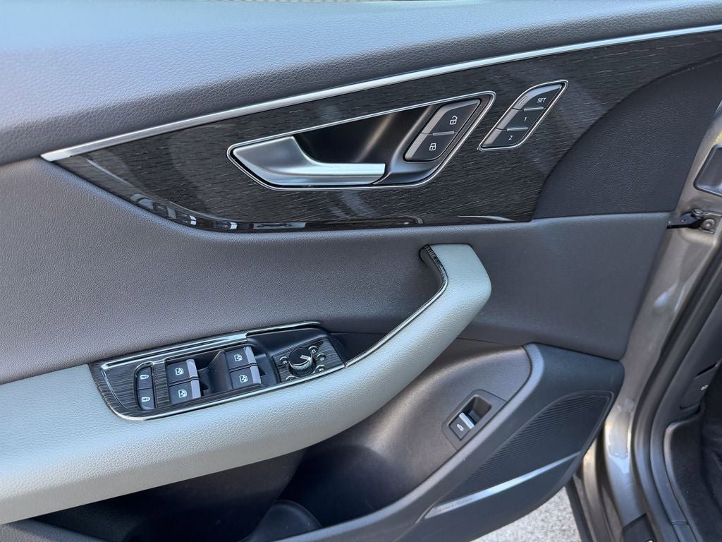Used 2019 Audi Q8 Prestige w/ Towing Package AWD/4WD image 14