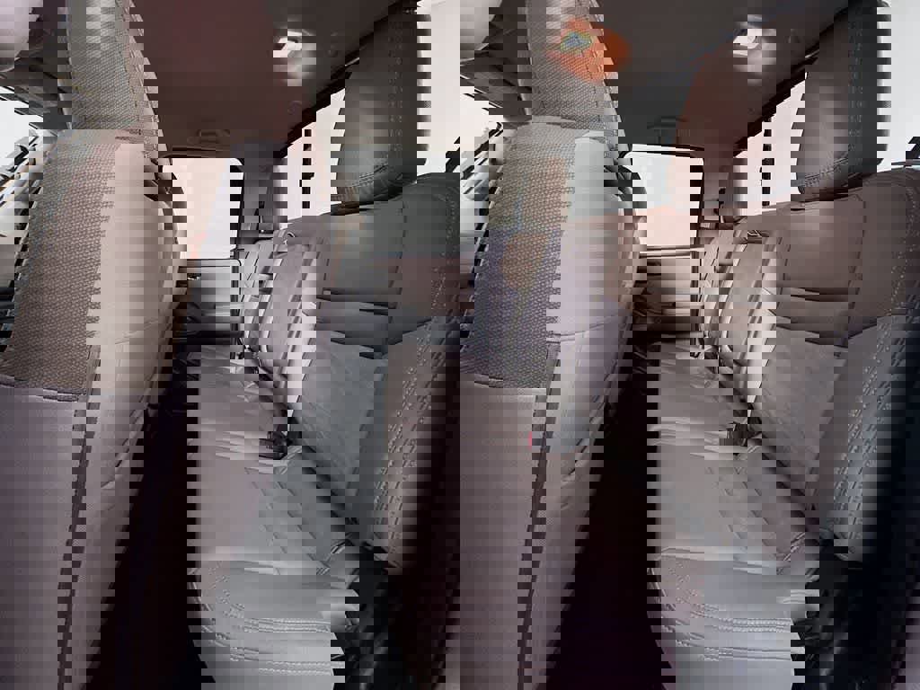 Used 2022 Nissan Frontier SV image 15