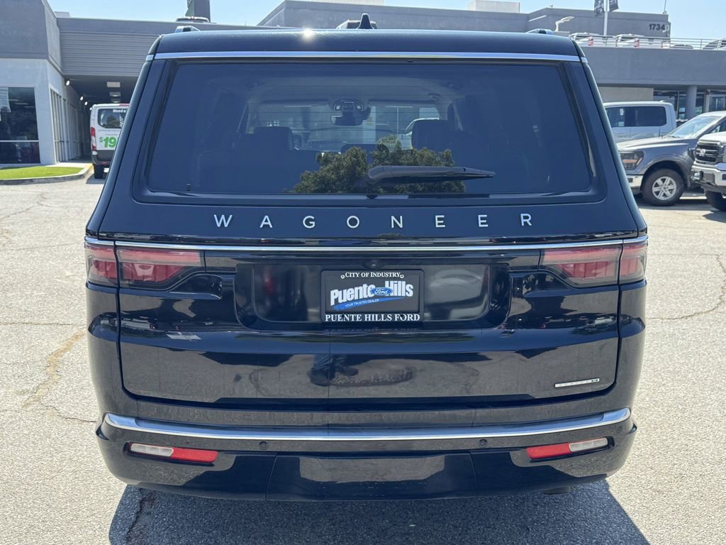 Used 2024 Jeep Wagoneer Series III AWD/4WD image 5