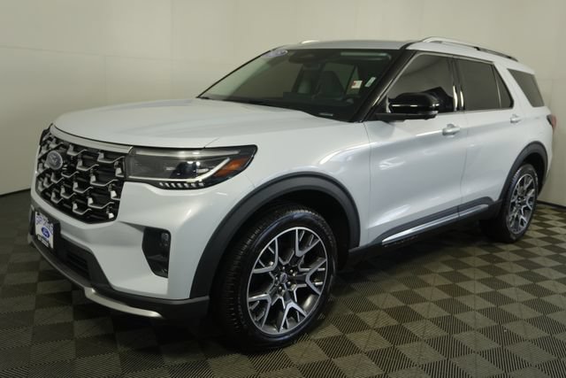 Certified 2025 Ford Explorer Platinum w/ Ultimate Package AWD/4WD image 7