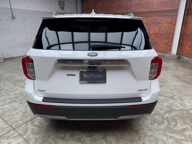Certified 2022 Ford Explorer XLT w/ Equipment Group 202A image 4