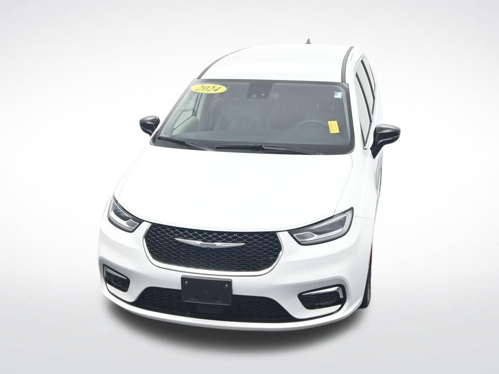 Used 2024 Chrysler Pacifica Touring-L FWD image 23