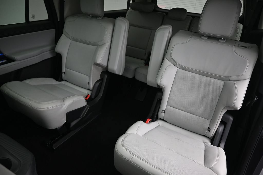 Certified 2025 Ford Expedition Max Platinum w/ Driver's Package AWD/4WD image 22