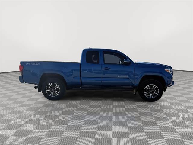 Used 2018 Toyota Tacoma TRD Sport AWD/4WD image 7