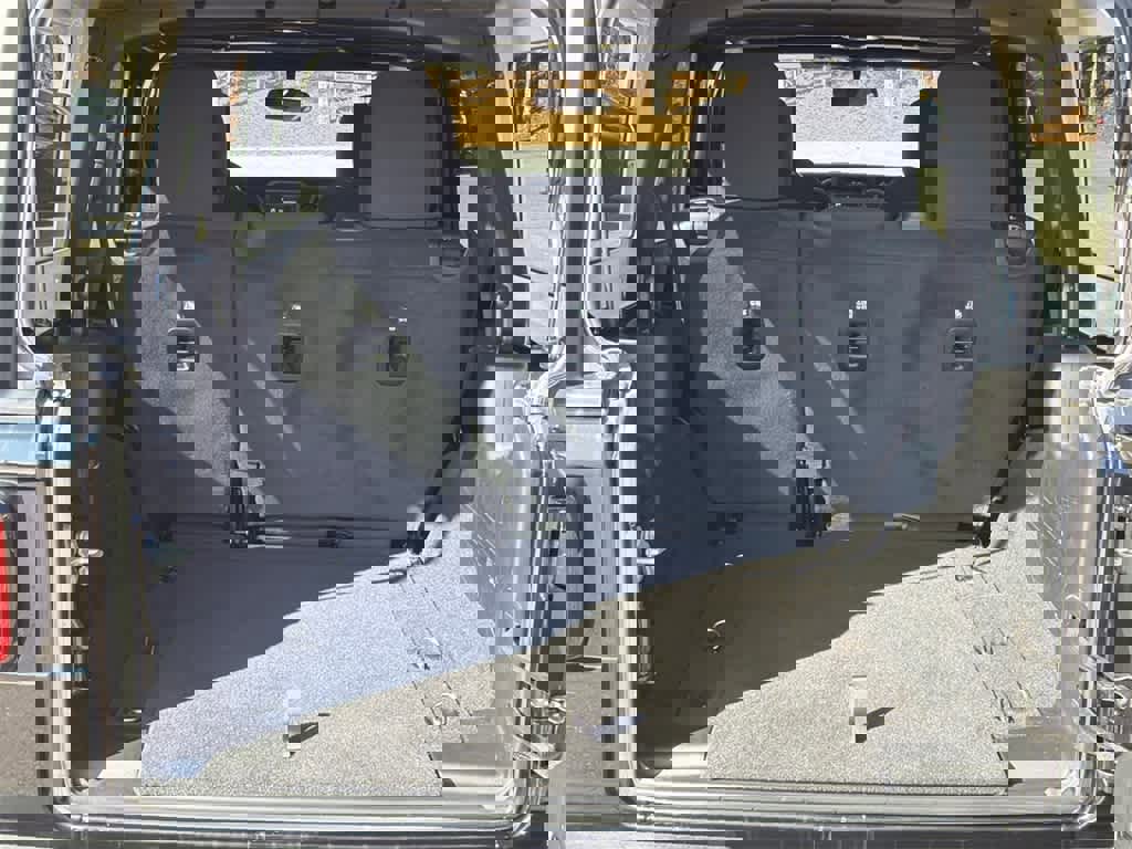 Used 2022 Jeep Wrangler Unlimited Sport image 16