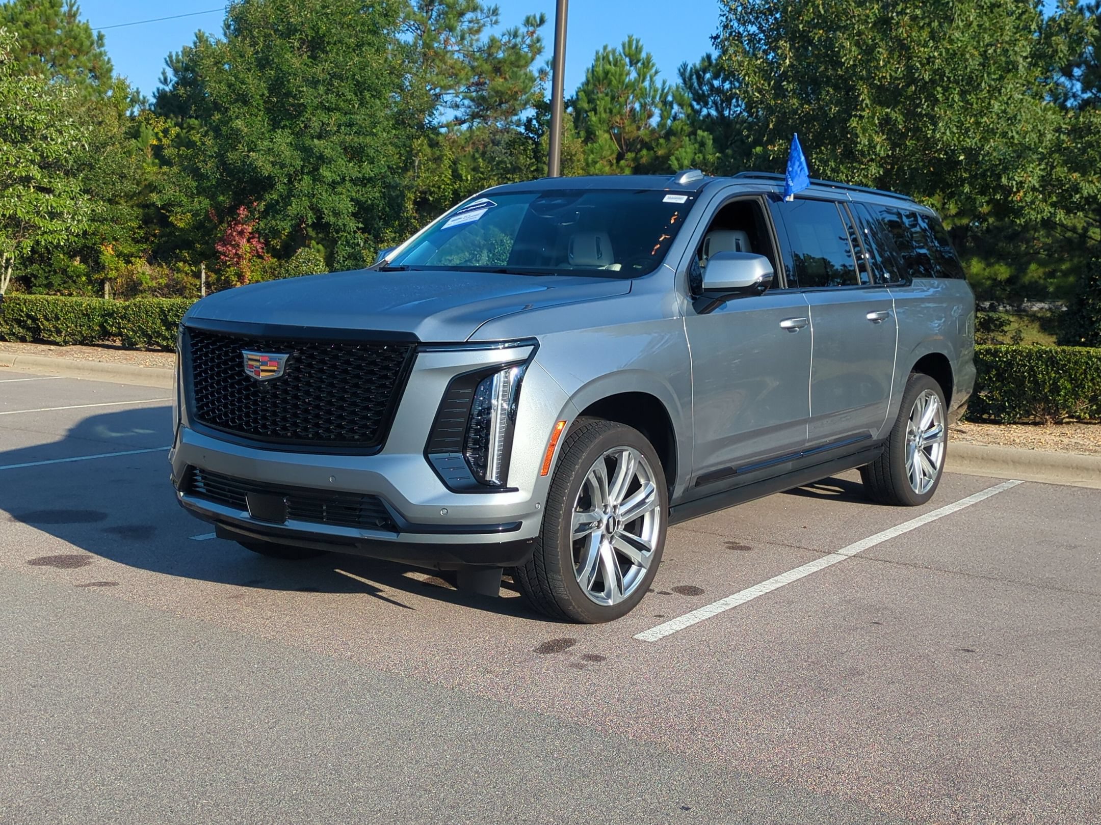 Used 2025 Cadillac Escalade ESV Sport Platinum w/ LPO, Floor Liner Package AWD/4WD image 8