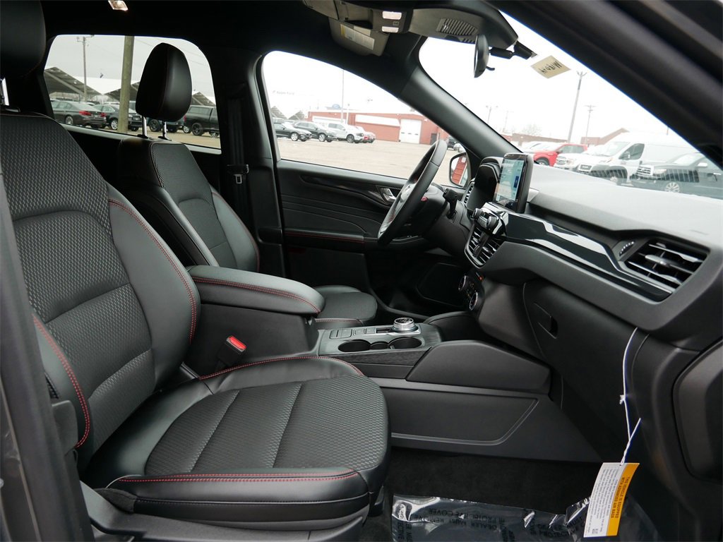 Certified 2025 Ford Escape ST-Line w/ Cold Weather Package image 8