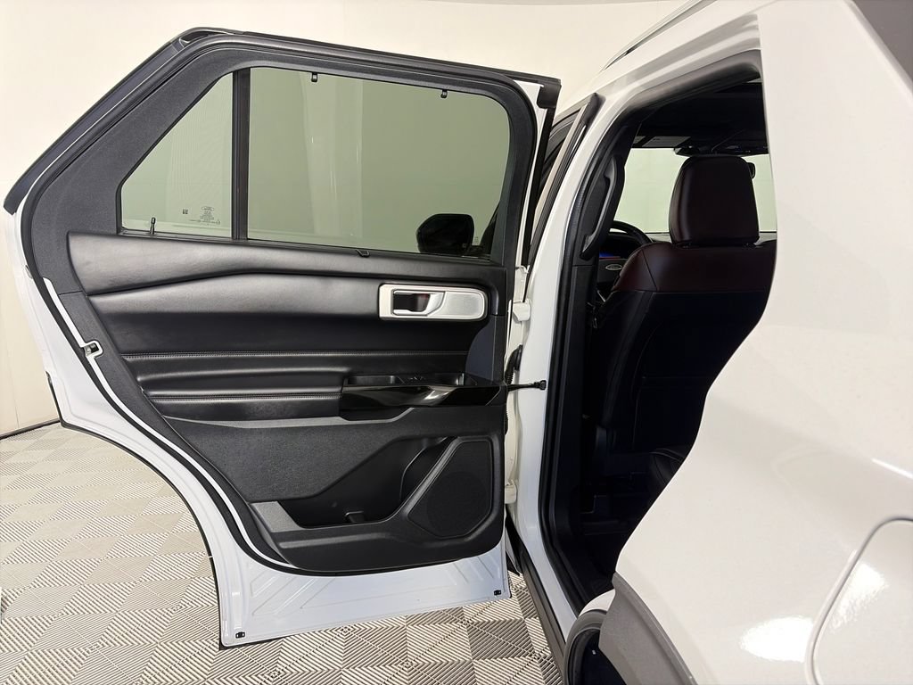 Certified 2022 Ford Explorer Platinum w/ Equipment Group 601A AWD/4WD image 12