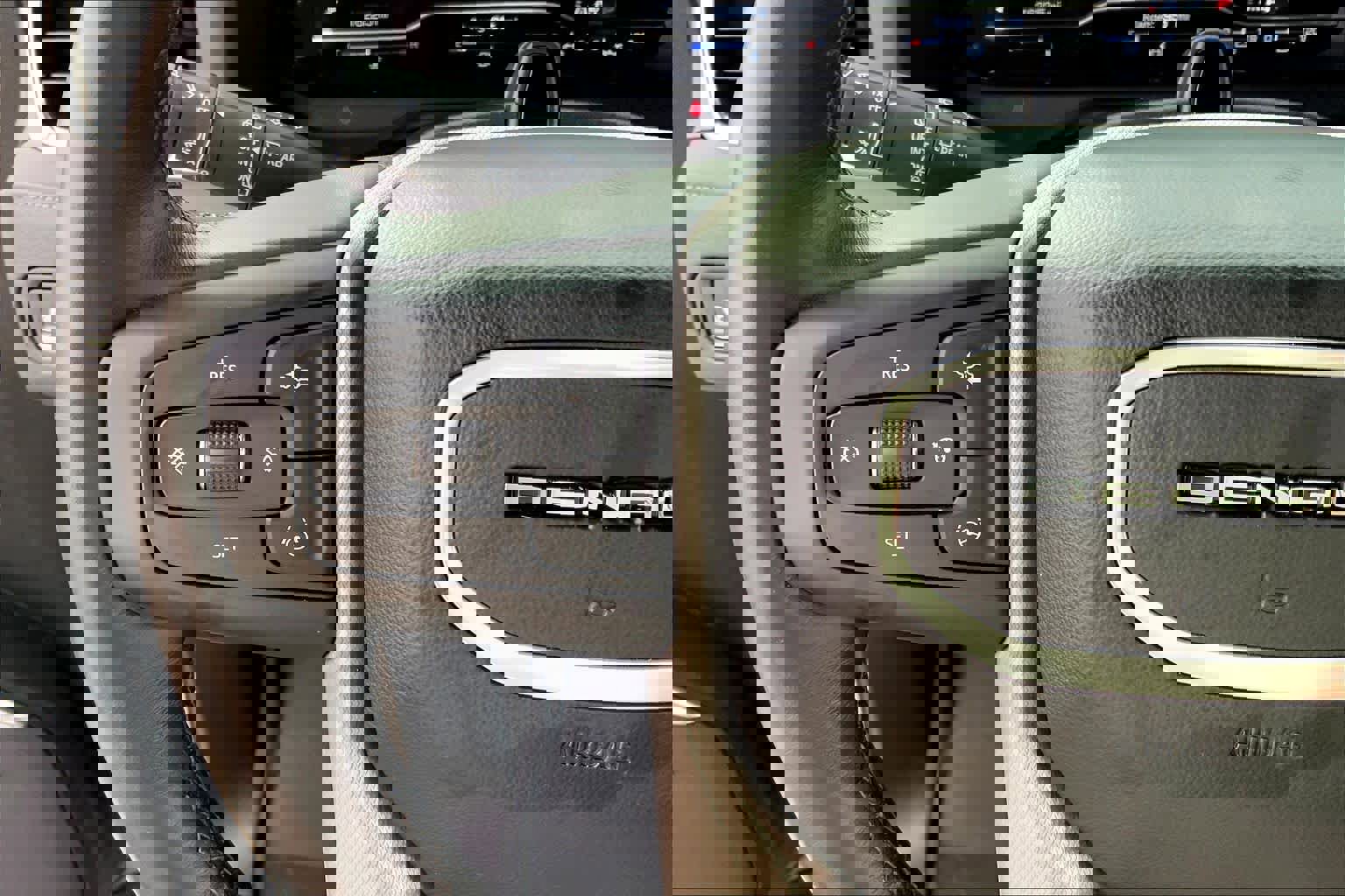 Used 2024 GMC Yukon Denali w/ Advanced Technology Package image 22