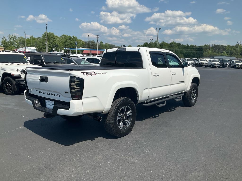Used 2017 Toyota Tacoma TRD Sport RWD image 3