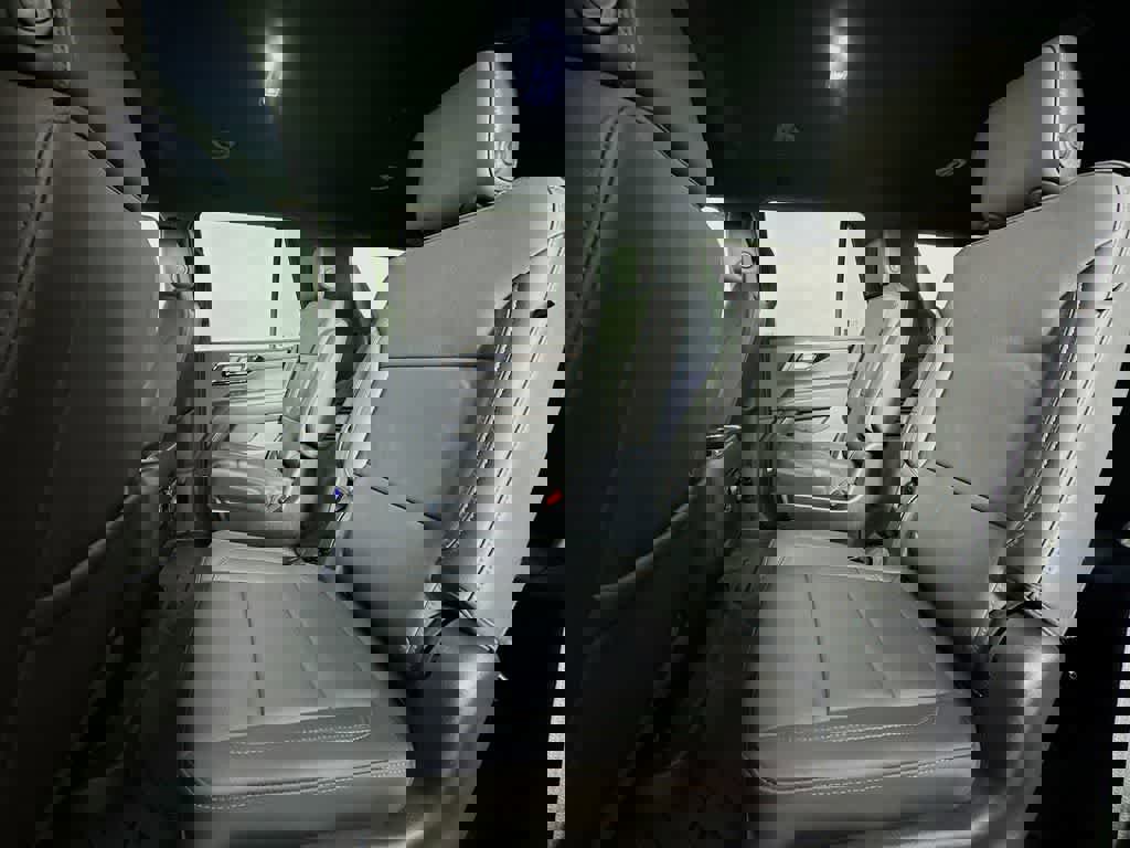 Used 2025 Chevrolet Tahoe LT w/ Comfort Package image 17