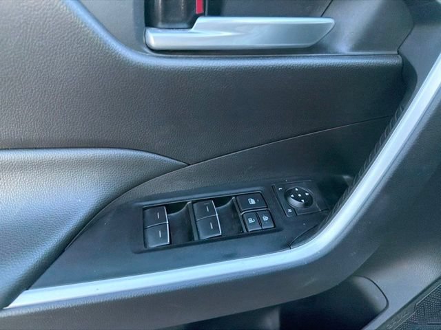 Used 2025 Toyota RAV4 XLE AWD/4WD image 17