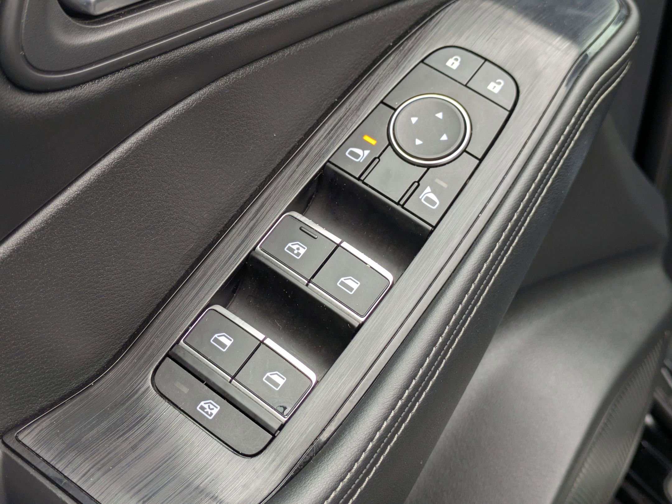 Used 2022 Nissan Rogue SL w/ SL Premium Package image 11