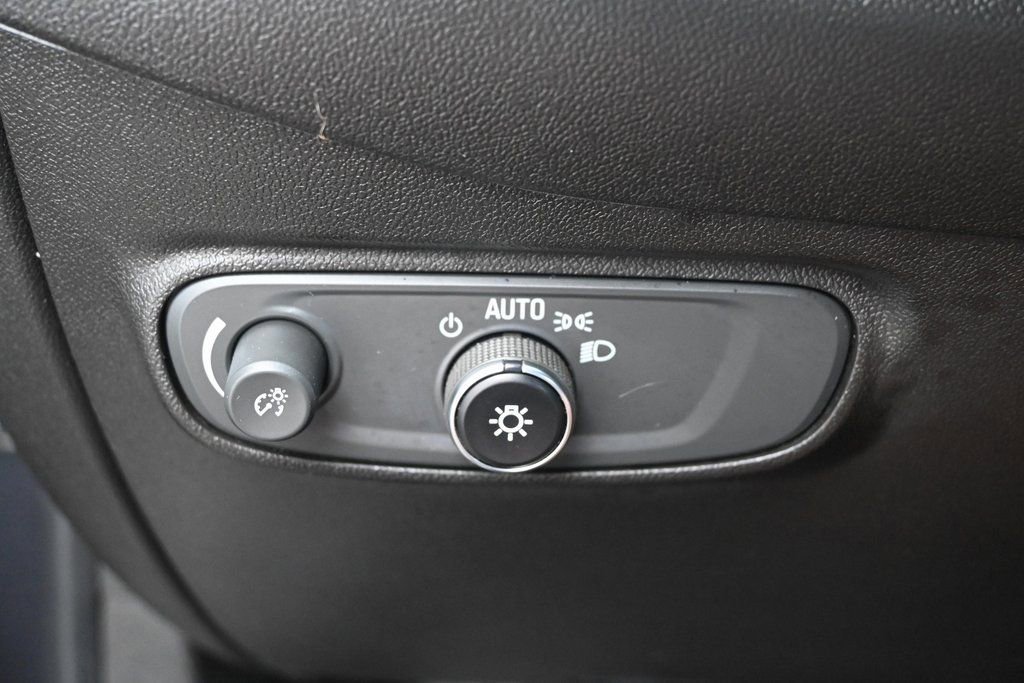 Used 2022 Chevrolet Equinox RS w/ Infotainment Package image 34